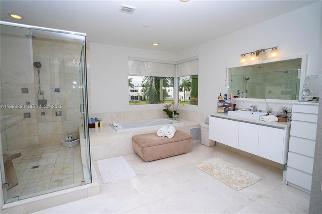 10272 NW 75th Ter, Doral, FL 33178