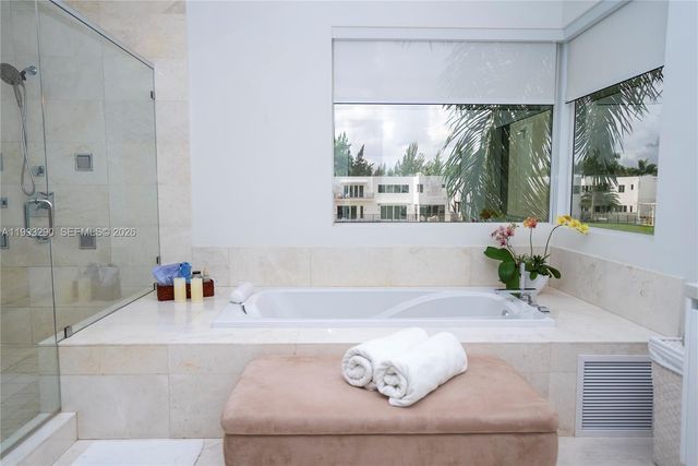 10272 NW 75th Ter, Doral, FL 33178