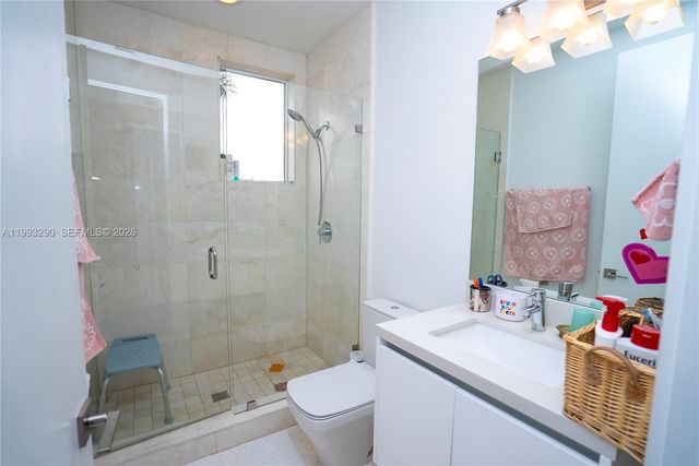10272 NW 75th Ter, Doral, FL 33178