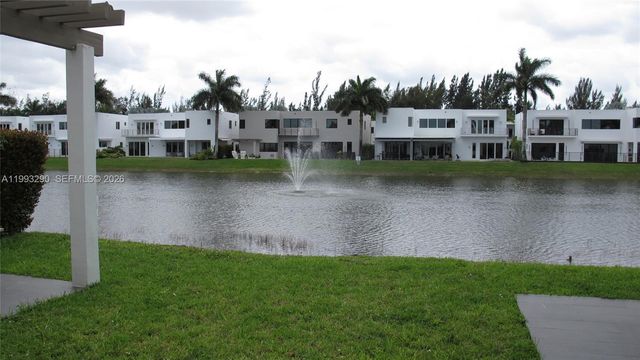 10272 NW 75th Ter, Doral, FL 33178