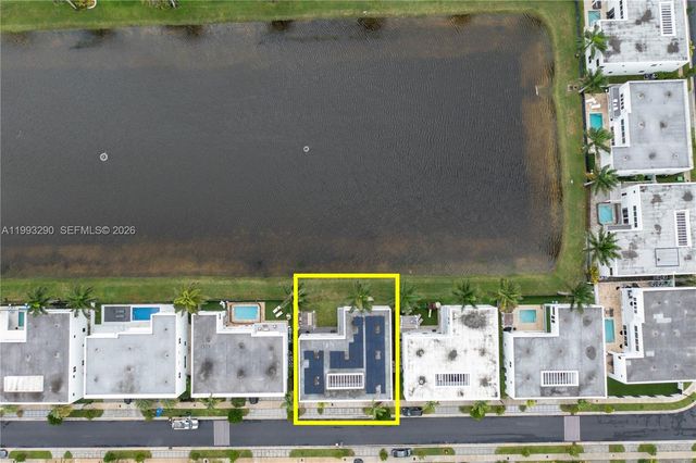 10272 NW 75th Ter, Doral, FL 33178