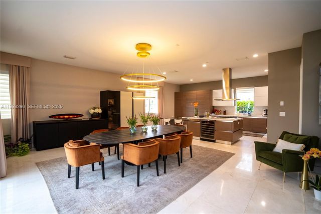 10272 NW 75th Ter, Doral, FL 33178