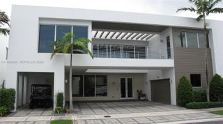 10272 NW 75th Ter, Doral, FL 33178