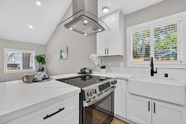 2296 Grove Ave, Sacramento, CA 95815