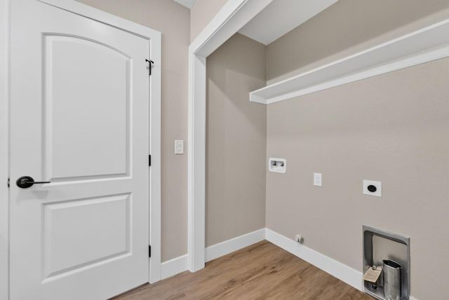 2296 Grove Ave, Sacramento, CA 95815