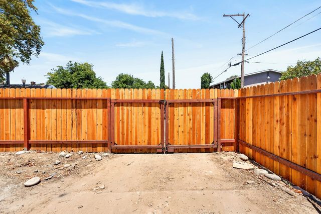 2296 Grove Ave, Sacramento, CA 95815