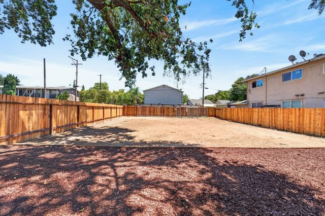 2296 Grove Ave, Sacramento, CA 95815