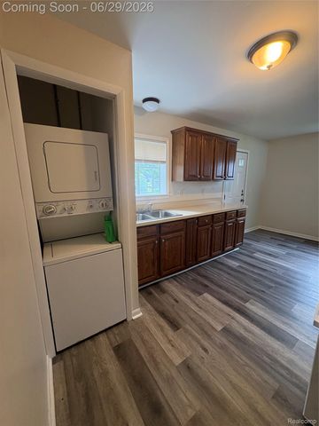 21840 Weller Avenue, Warren, MI 48089