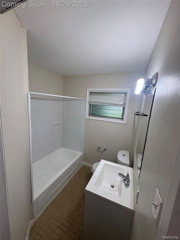 21840 Weller Avenue, Warren, MI 48089