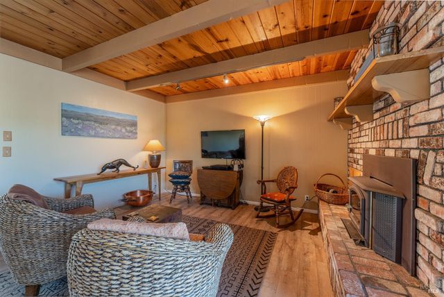 1961 Foothill Dr, Redwood Valley, CA 95470