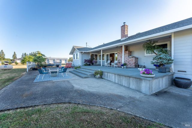 1961 Foothill Dr, Redwood Valley, CA 95470