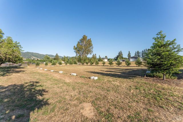 1961 Foothill Dr, Redwood Valley, CA 95470