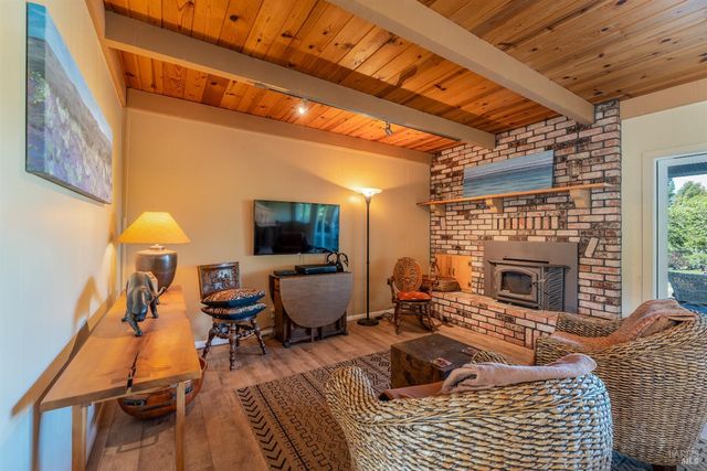 1961 Foothill Dr, Redwood Valley, CA 95470