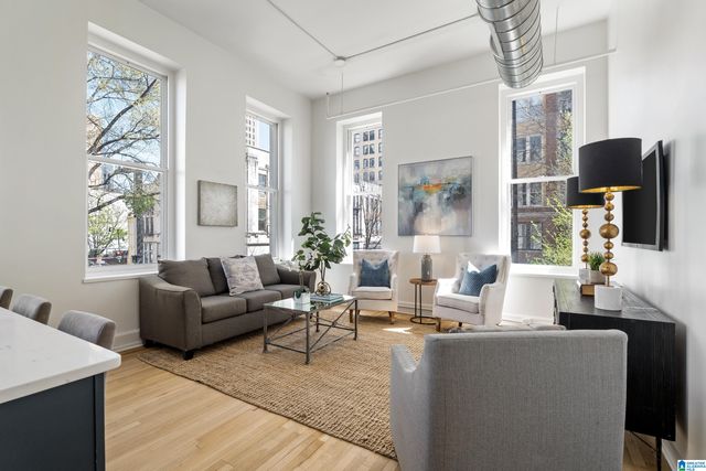 300 20th St N Apt 202, Birmingham, AL 35203