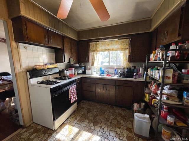 607 Osborn Avenue, Riverhead, NY 11901