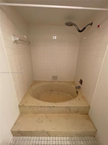 16171 Blatt Blvd 212, Weston, FL 33326