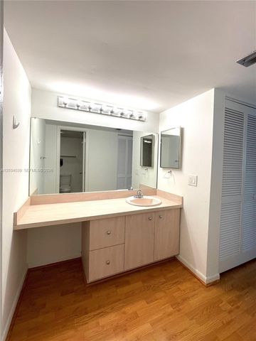 16171 Blatt Blvd 212, Weston, FL 33326