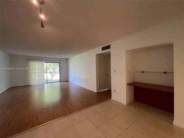 16171 Blatt Blvd 212, Weston, FL 33326