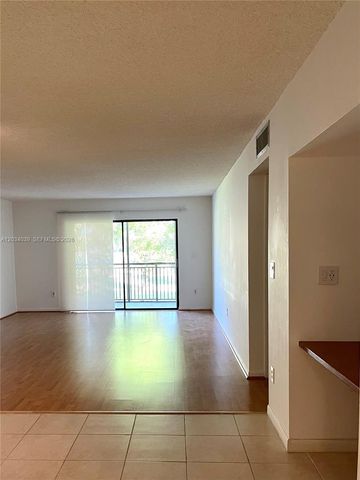 16171 Blatt Blvd 212, Weston, FL 33326
