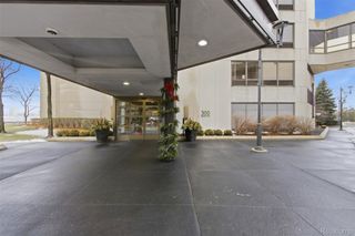 300 Riverfront Drive 25J, Detroit, MI 48226