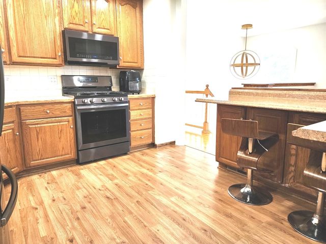 560 Lincoln Street, Roselle, IL 60172