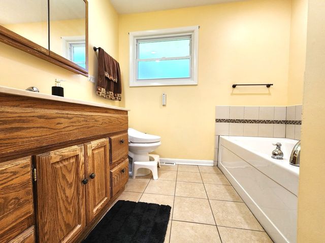560 Lincoln Street, Roselle, IL 60172