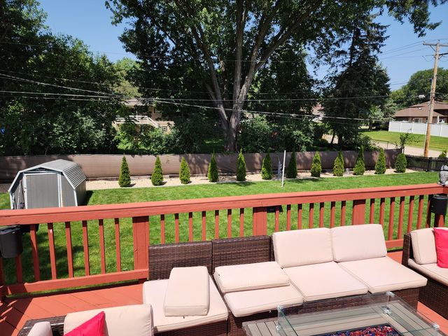 560 Lincoln Street, Roselle, IL 60172