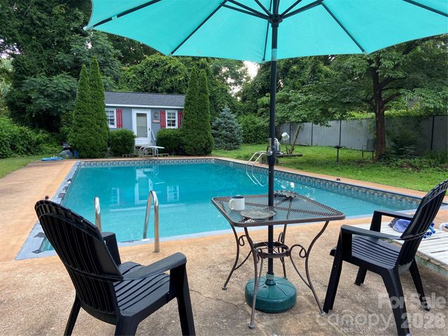 3218 Driftwood Drive, Charlotte, NC 28205