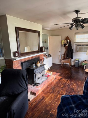 3218 Driftwood Drive, Charlotte, NC 28205