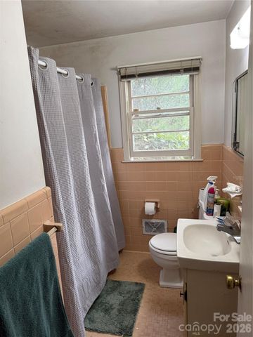 3218 Driftwood Drive, Charlotte, NC 28205