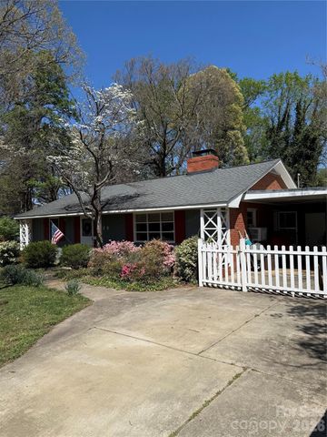 3218 Driftwood Drive, Charlotte, NC 28205