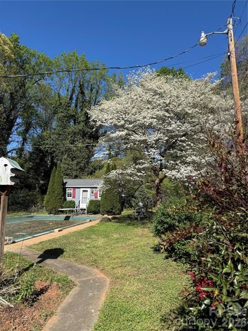 3218 Driftwood Drive, Charlotte, NC 28205