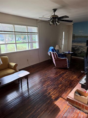 3218 Driftwood Drive, Charlotte, NC 28205