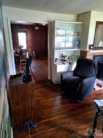 3218 Driftwood Drive, Charlotte, NC 28205