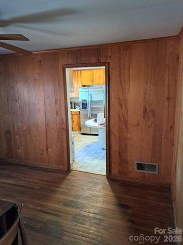 3218 Driftwood Drive, Charlotte, NC 28205