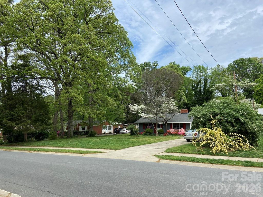 3218 Driftwood Drive, Charlotte, NC 28205