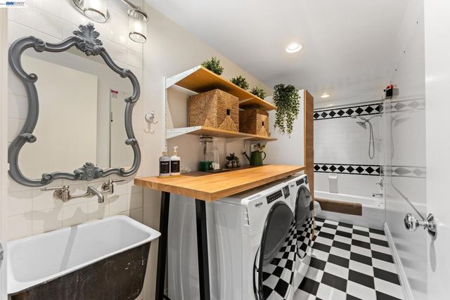 918 Saint Catherine Way, Claremont, CA 91711