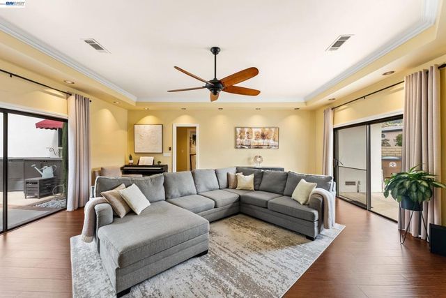 918 Saint Catherine Way, Claremont, CA 91711