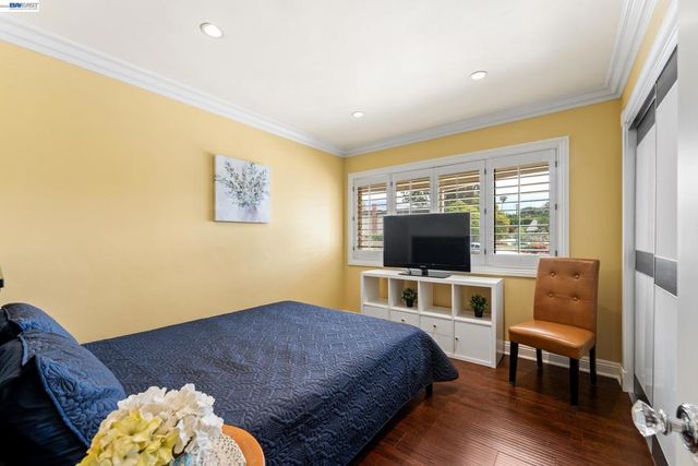 918 Saint Catherine Way, Claremont, CA 91711