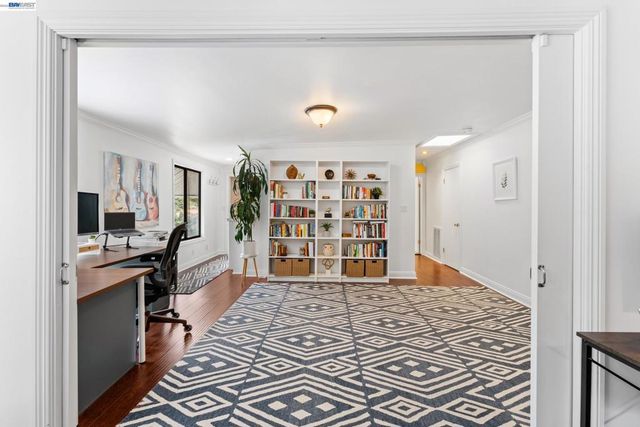 918 Saint Catherine Way, Claremont, CA 91711