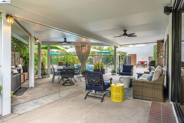 918 Saint Catherine Way, Claremont, CA 91711