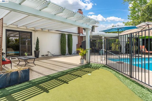 918 Saint Catherine Way, Claremont, CA 91711