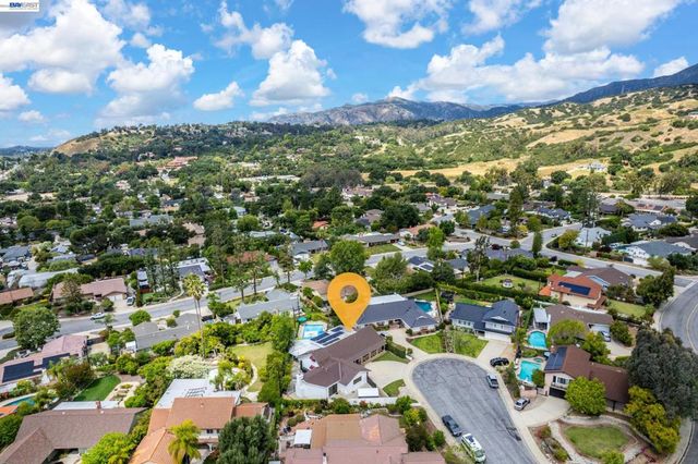 918 Saint Catherine Way, Claremont, CA 91711