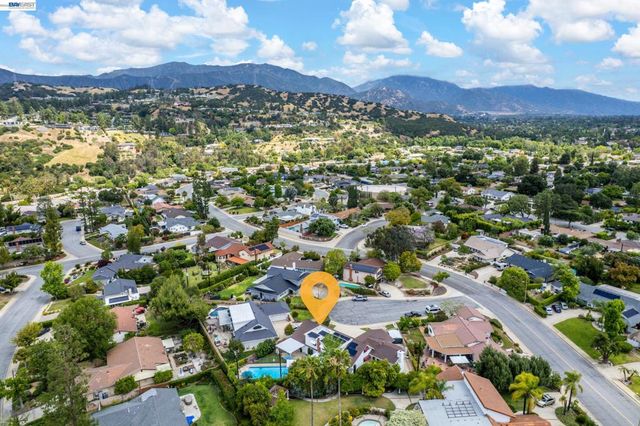 918 Saint Catherine Way, Claremont, CA 91711