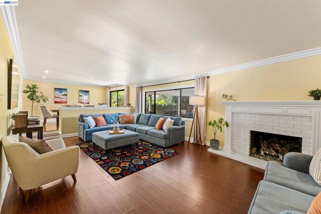 918 Saint Catherine Way, Claremont, CA 91711