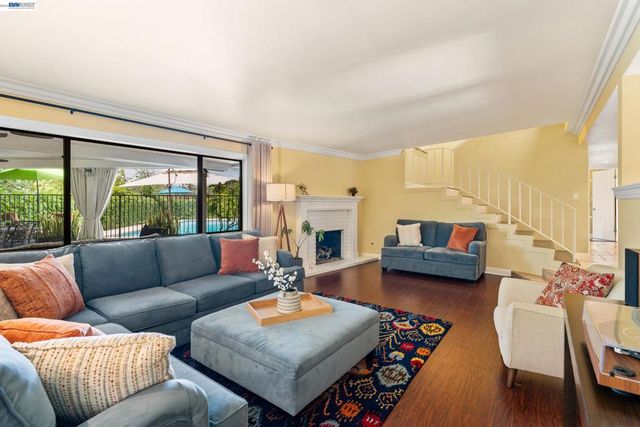918 Saint Catherine Way, Claremont, CA 91711