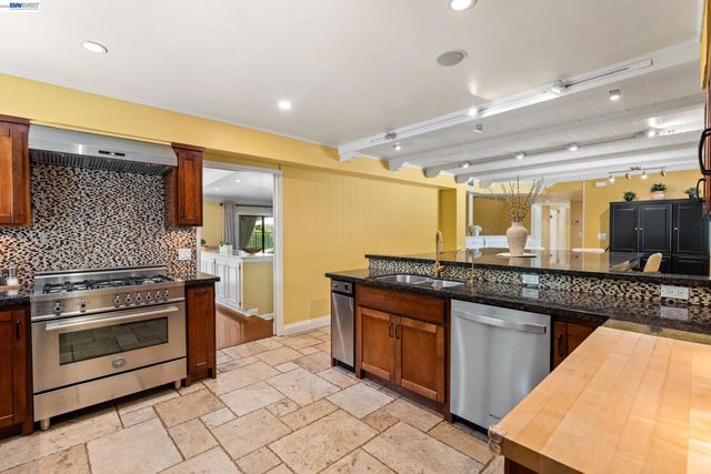 918 Saint Catherine Way, Claremont, CA 91711