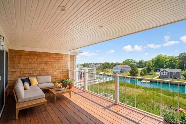 68 Foster Avenue 4, Hampton Bays, NY 11946