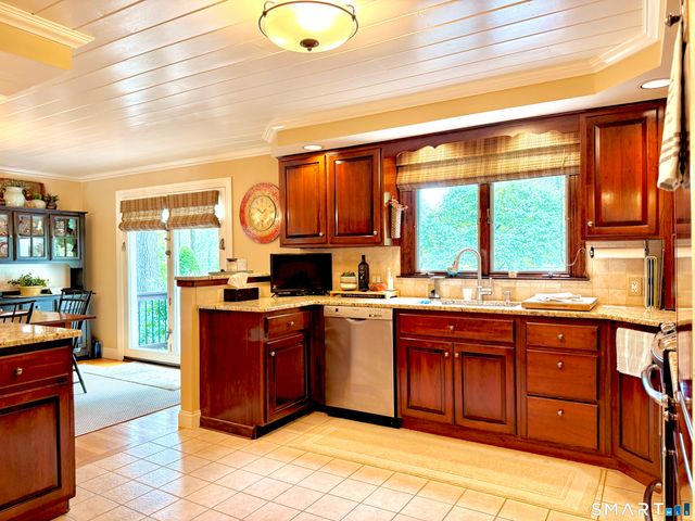 4 Autumn Lane, Plainville, CT 06062