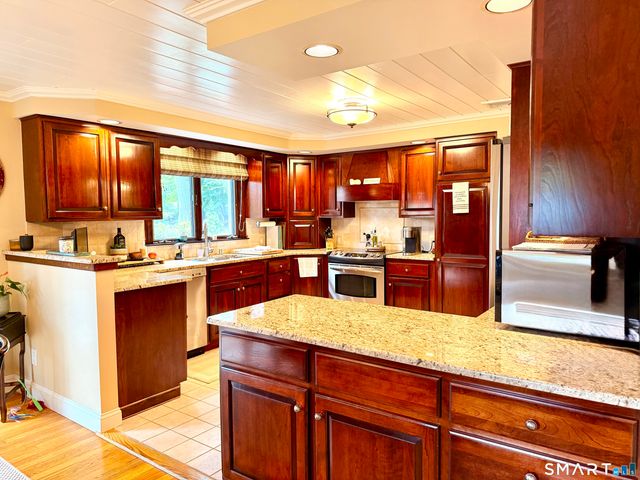 4 Autumn Lane, Plainville, CT 06062